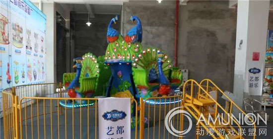逍遥孔雀升降旋转类游乐设备