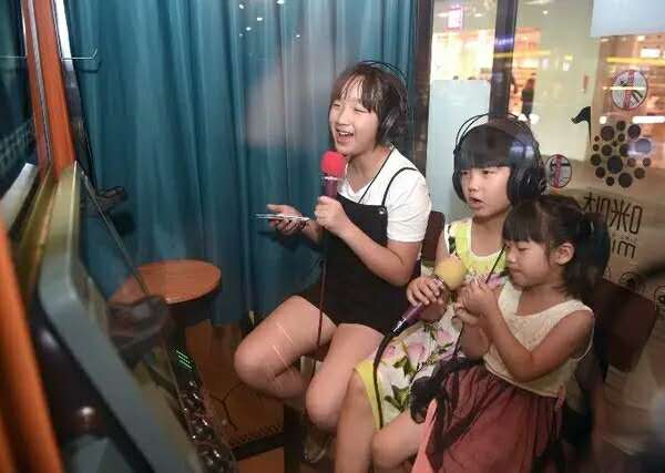 聆嗒ktv点唱机